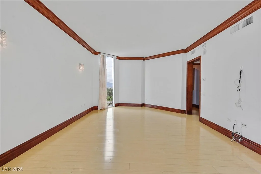2877 Paradise, Las Vegas, NV 89109