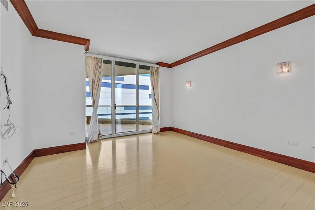 2877 Paradise, Las Vegas, NV 89109
