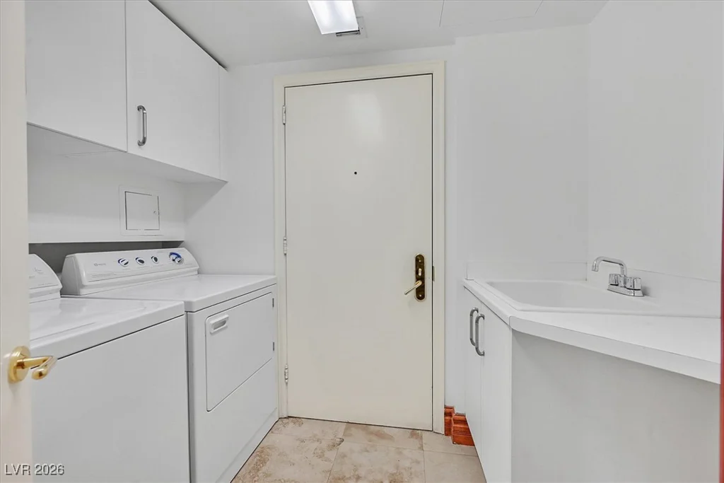 2877 Paradise, Las Vegas, NV 89109