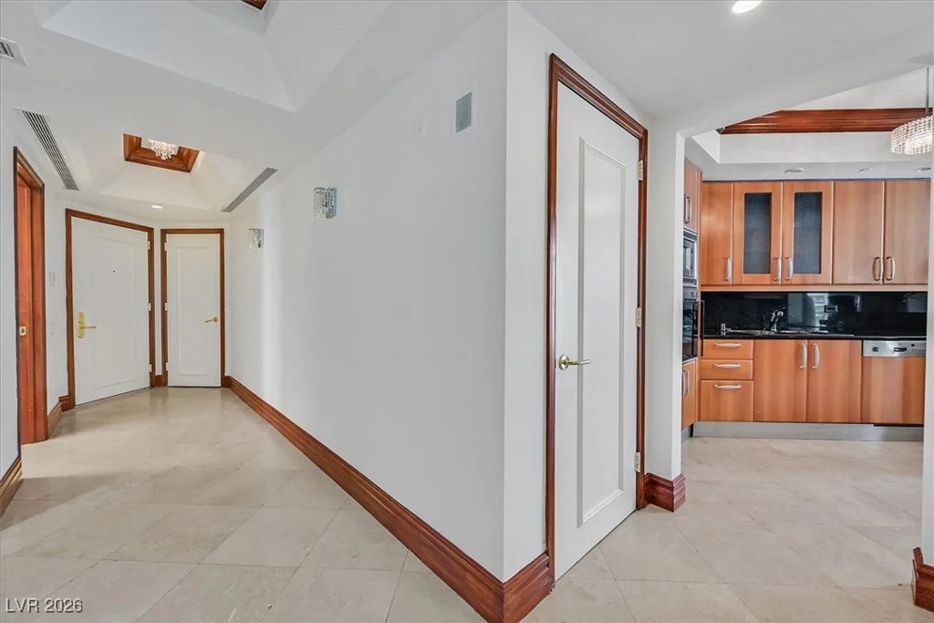 2877 Paradise, Las Vegas, NV 89109