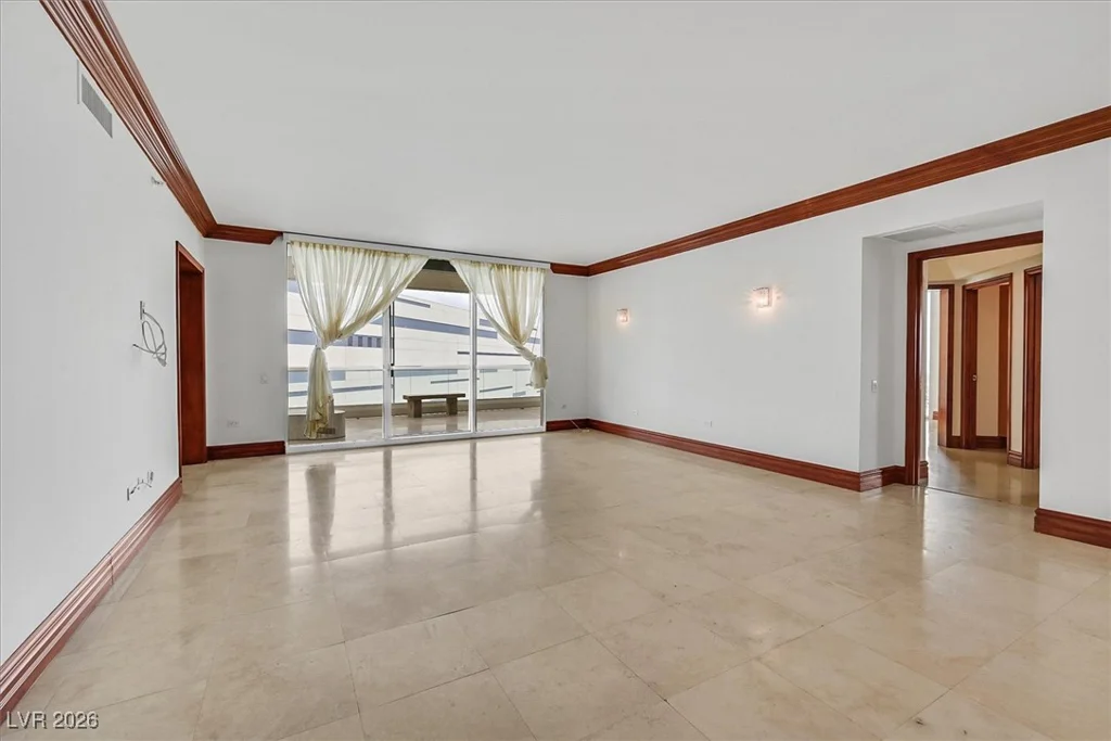 2877 Paradise, Las Vegas, NV 89109