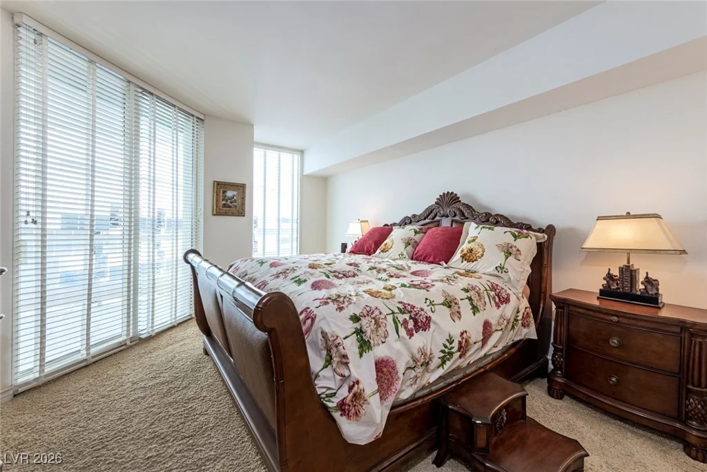 2877 Paradise, Las Vegas, NV 89109