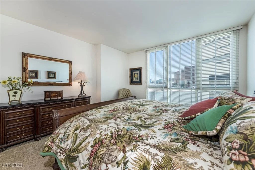2877 Paradise, Las Vegas, NV 89109