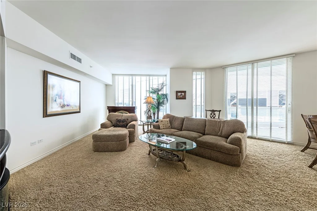 2877 Paradise, Las Vegas, NV 89109