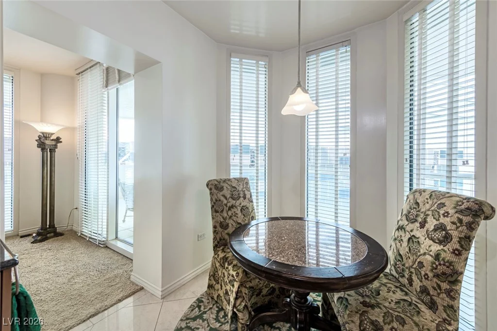 2877 Paradise, Las Vegas, NV 89109