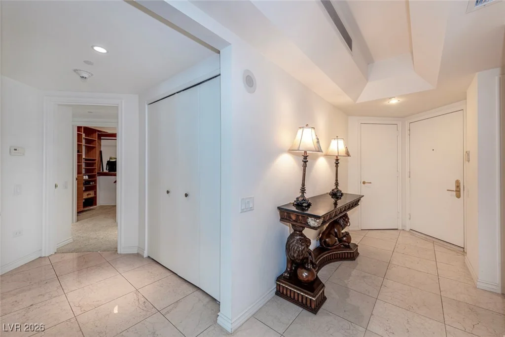 2877 Paradise, Las Vegas, NV 89109