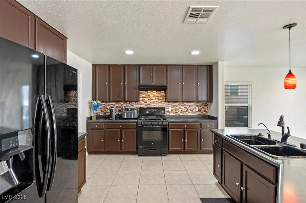 10589 Natural Bridge, Las Vegas, NV 89179