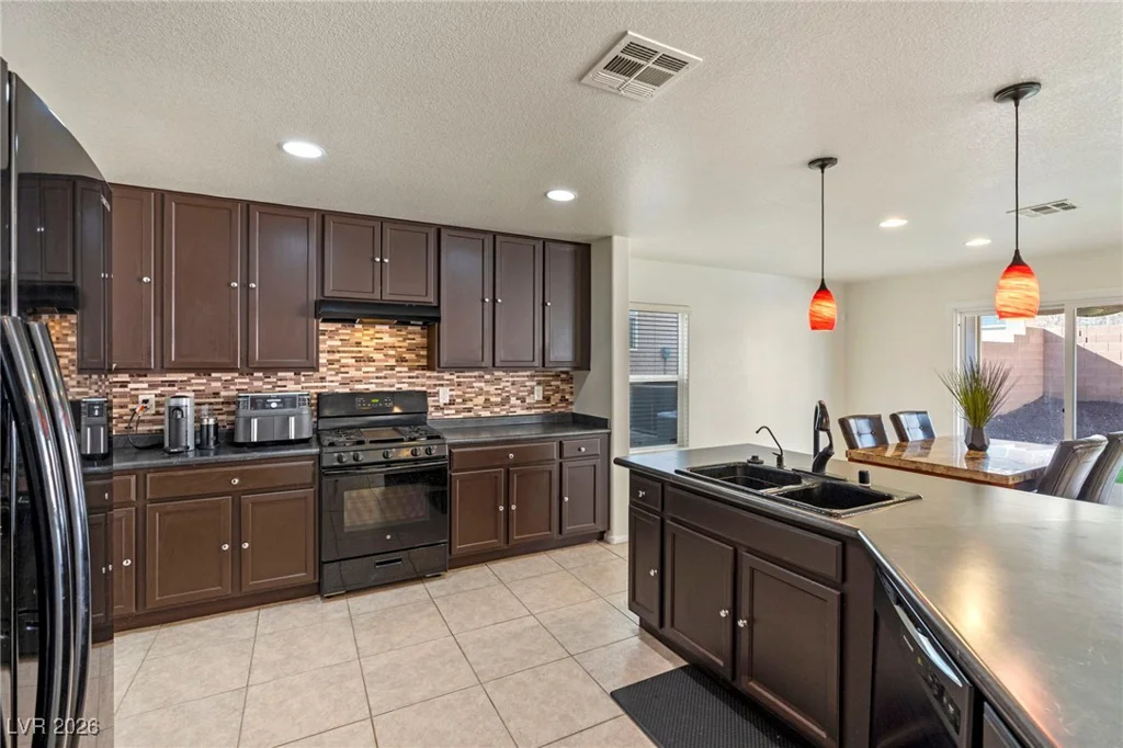 10589 Natural Bridge, Las Vegas, NV 89179