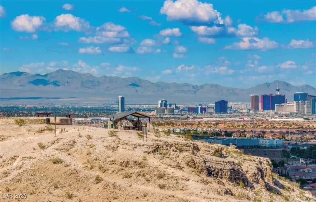 10589 Natural Bridge, Las Vegas, NV 89179