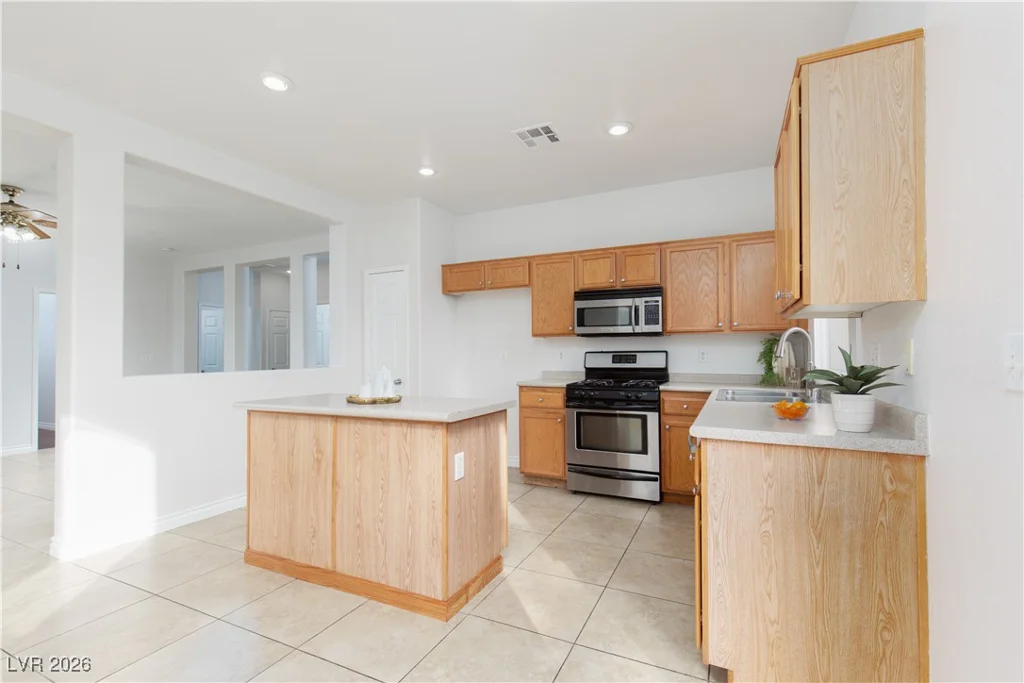 7692 Silent Falls, Las Vegas, NV 89123