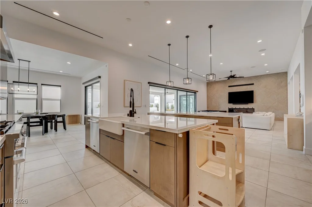 5745 El Royale, Las Vegas, NV 89149