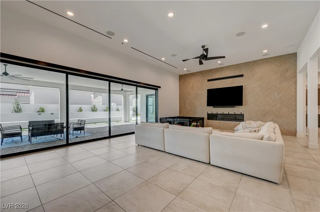 5745 El Royale, Las Vegas, NV 89149