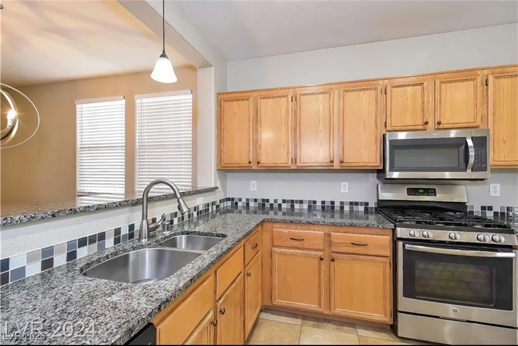 5012 Charlo, Las Vegas, NV 89131