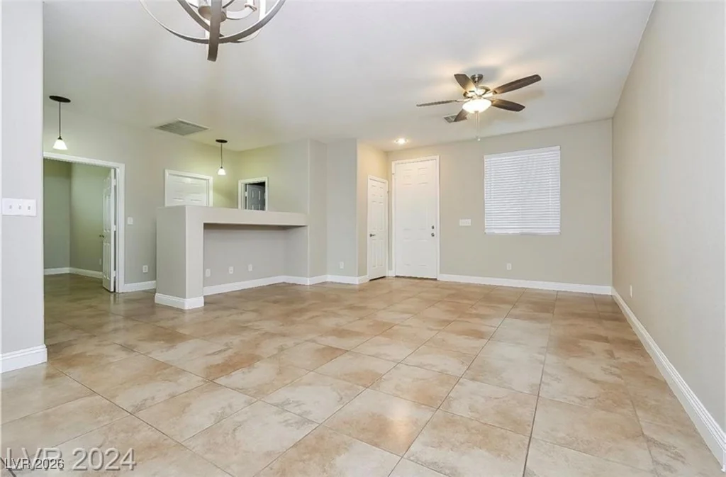 5012 Charlo, Las Vegas, NV 89131