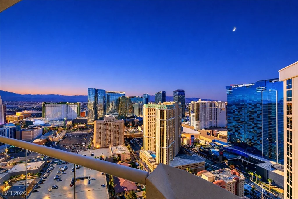 145 HARMON, Las Vegas, NV 89109