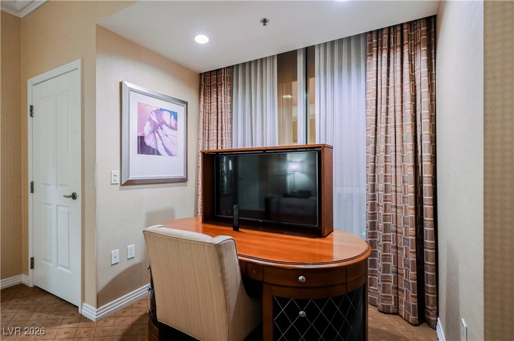 145 HARMON, Las Vegas, NV 89109