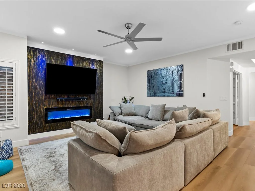 821 Glacier Peak, Las Vegas, NV 89144