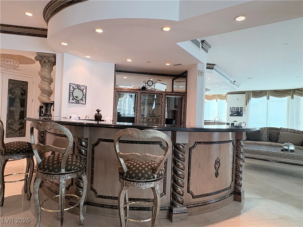 2857 Paradise, Las Vegas, NV 89109