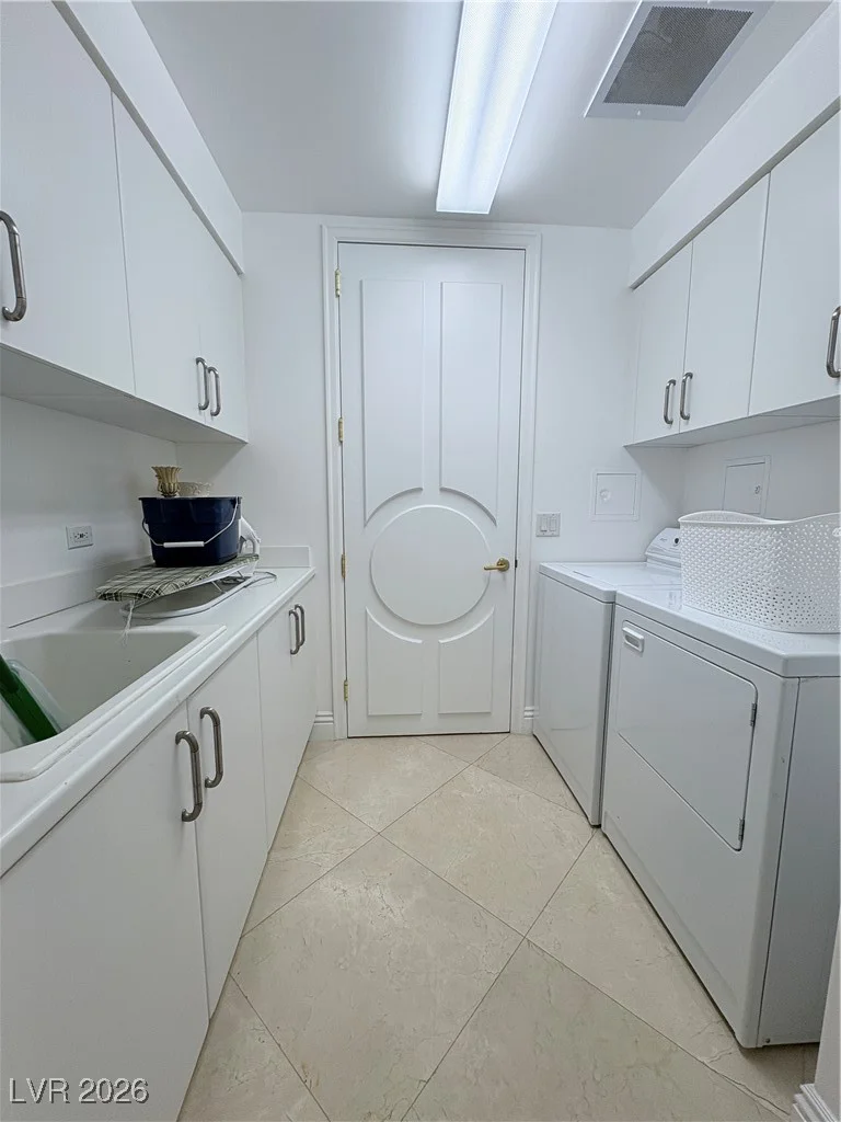 2857 Paradise, Las Vegas, NV 89109