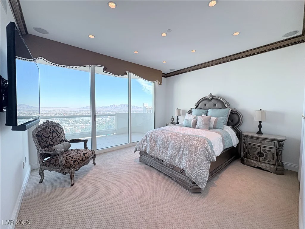 2857 Paradise, Las Vegas, NV 89109