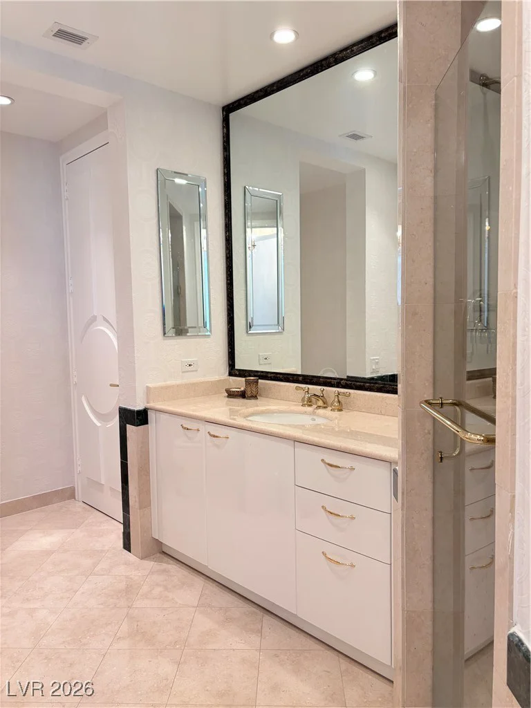 2857 Paradise, Las Vegas, NV 89109