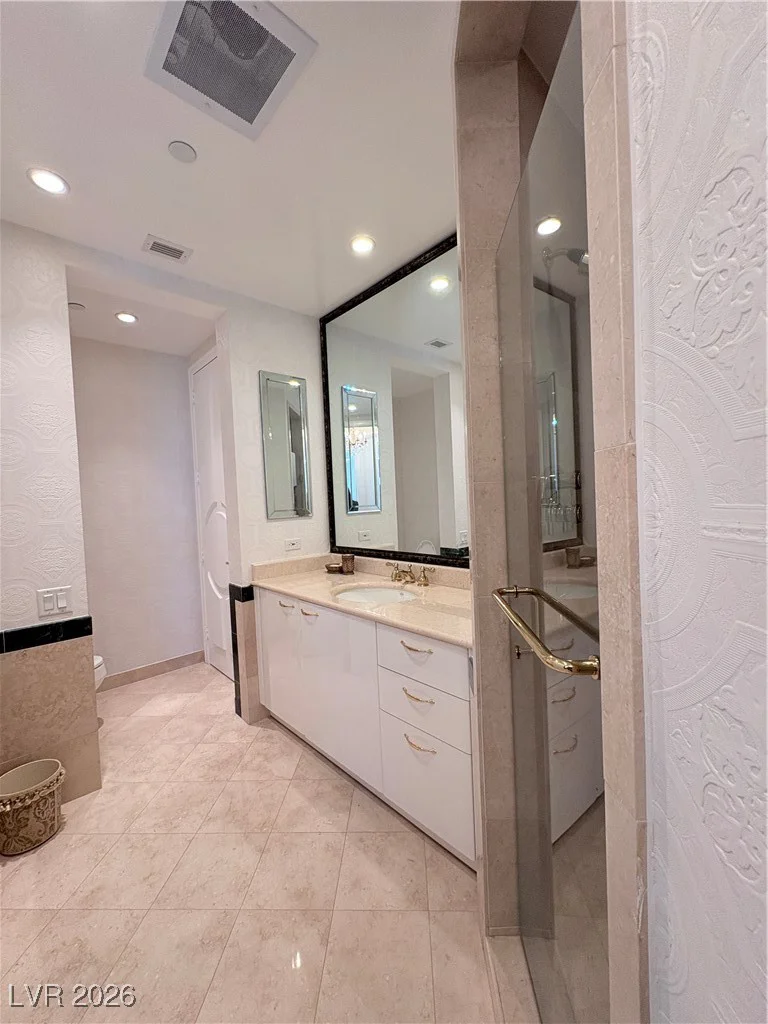 2857 Paradise, Las Vegas, NV 89109