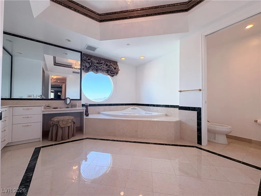 2857 Paradise, Las Vegas, NV 89109