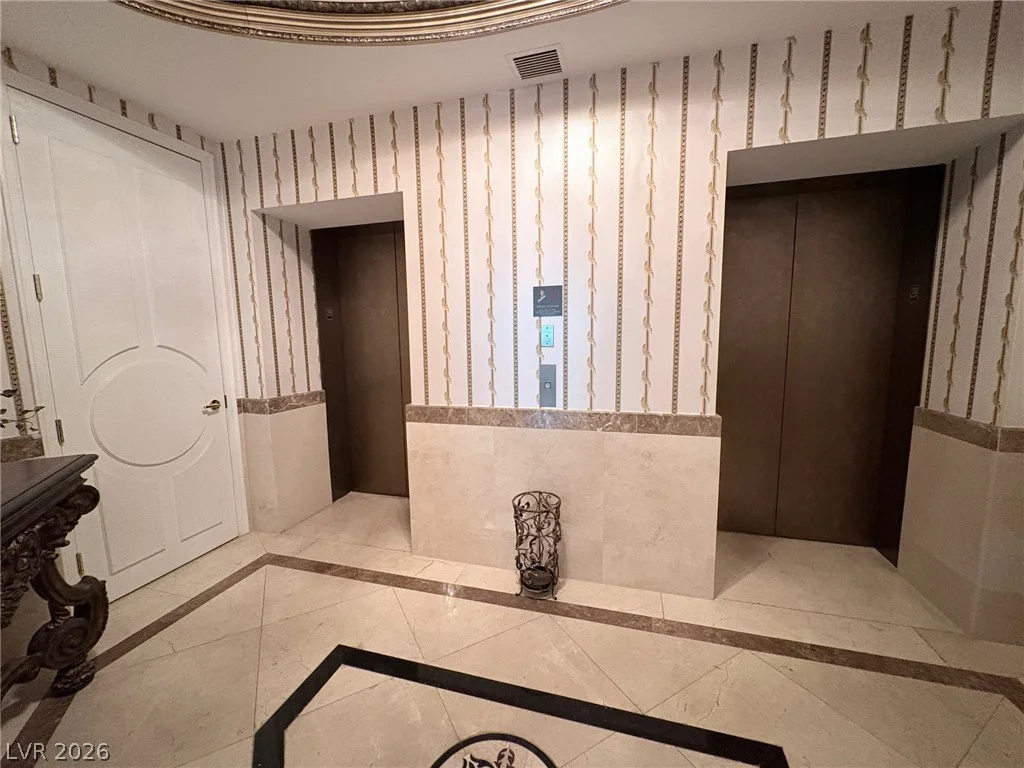 2857 Paradise, Las Vegas, NV 89109