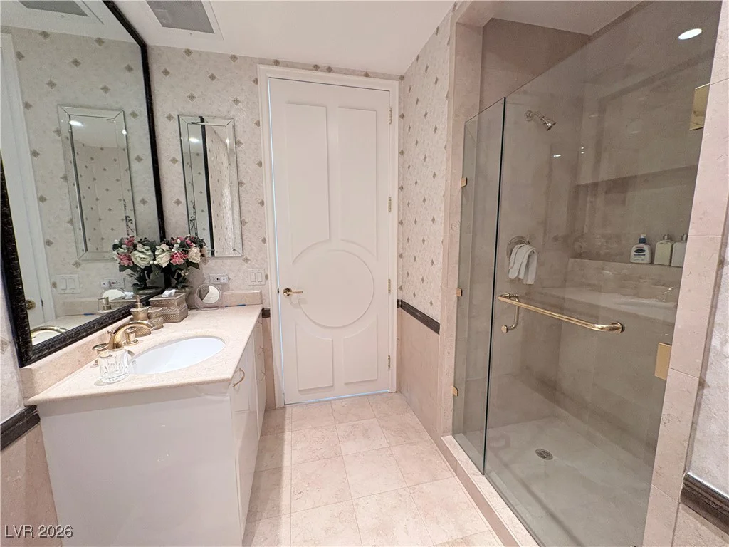 2857 Paradise, Las Vegas, NV 89109