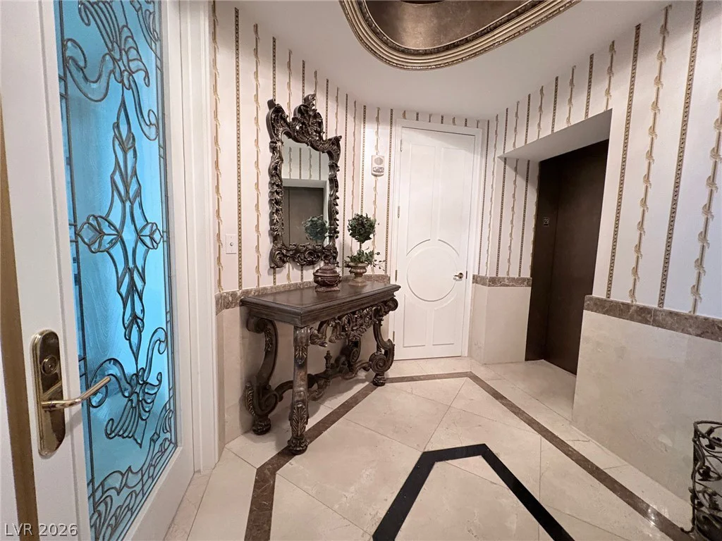 2857 Paradise, Las Vegas, NV 89109