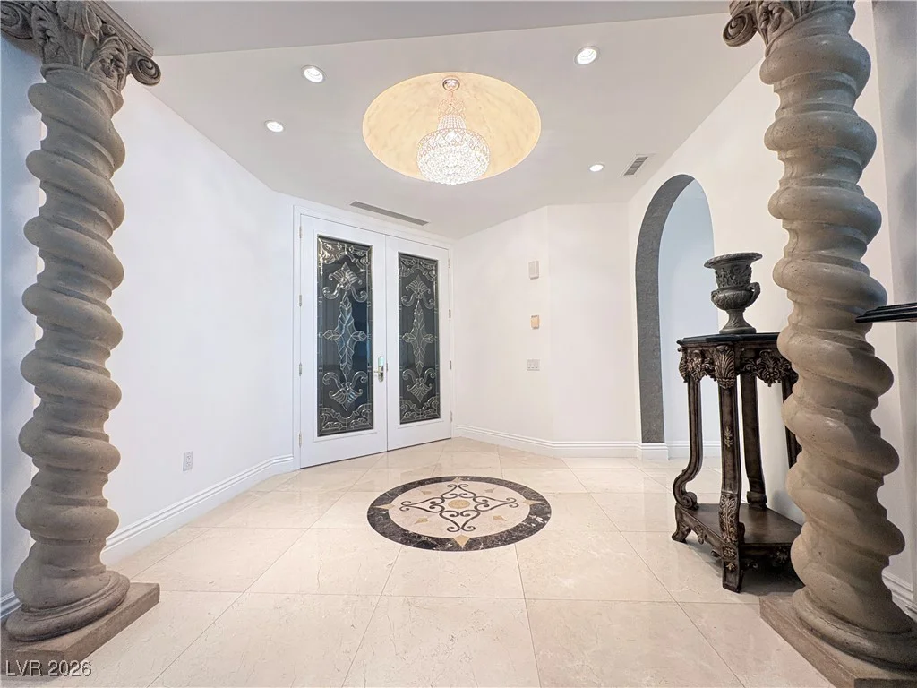 2857 Paradise, Las Vegas, NV 89109
