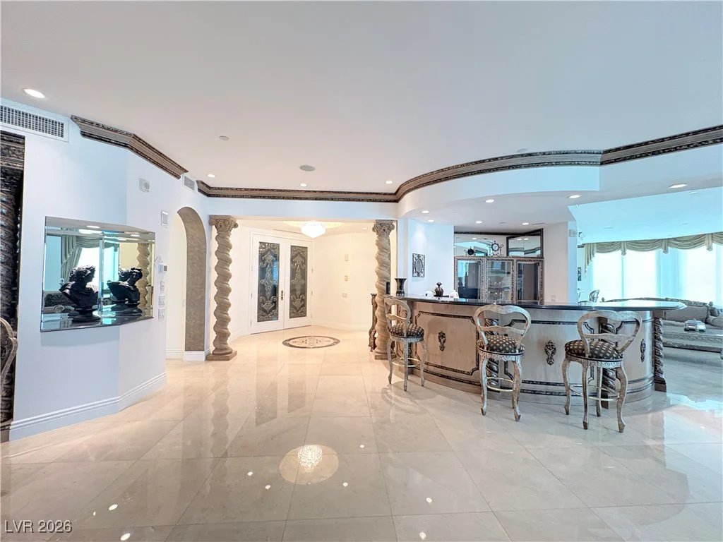 2857 Paradise, Las Vegas, NV 89109