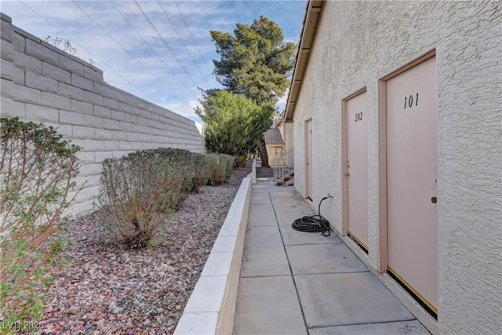 905 Rockview, Las Vegas, NV 89128