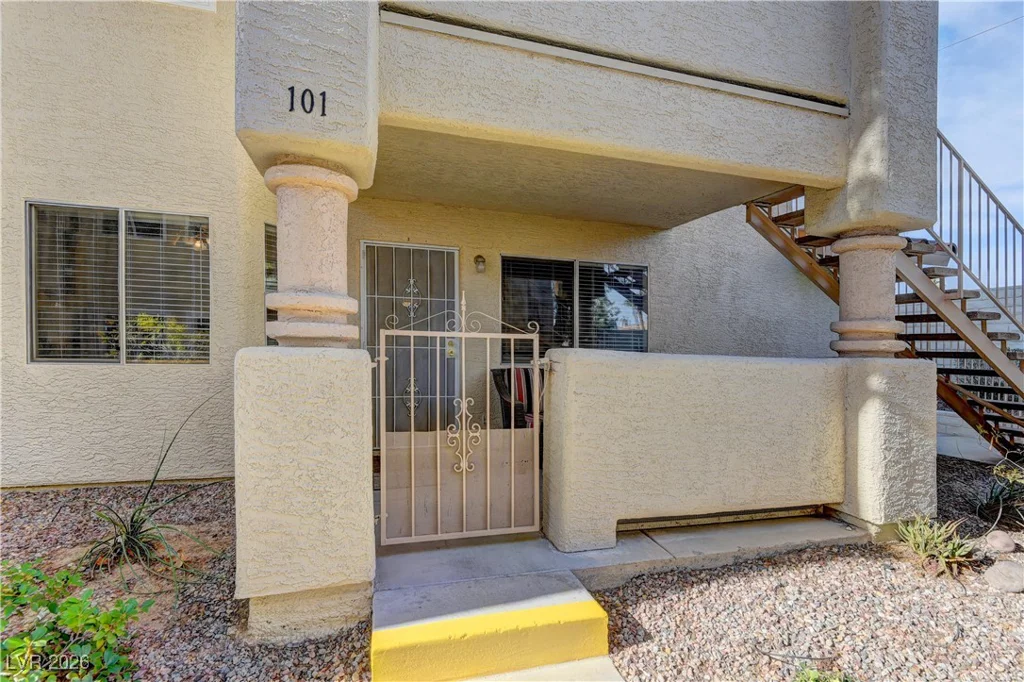 905 Rockview, Las Vegas, NV 89128