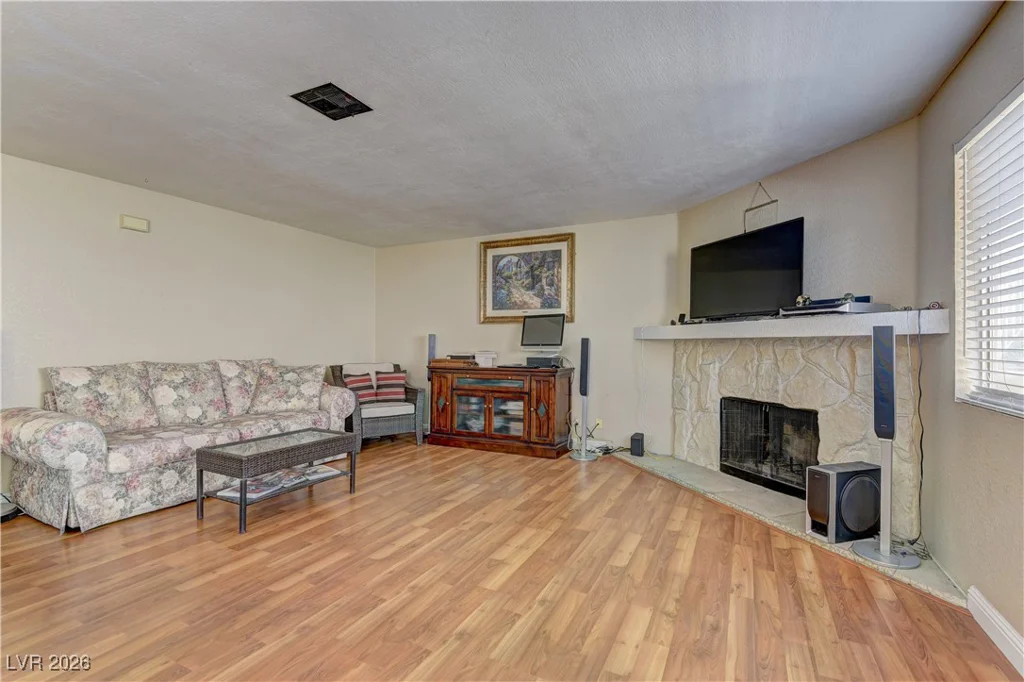 905 Rockview, Las Vegas, NV 89128
