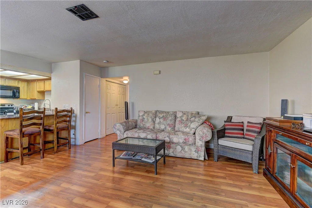 905 Rockview, Las Vegas, NV 89128