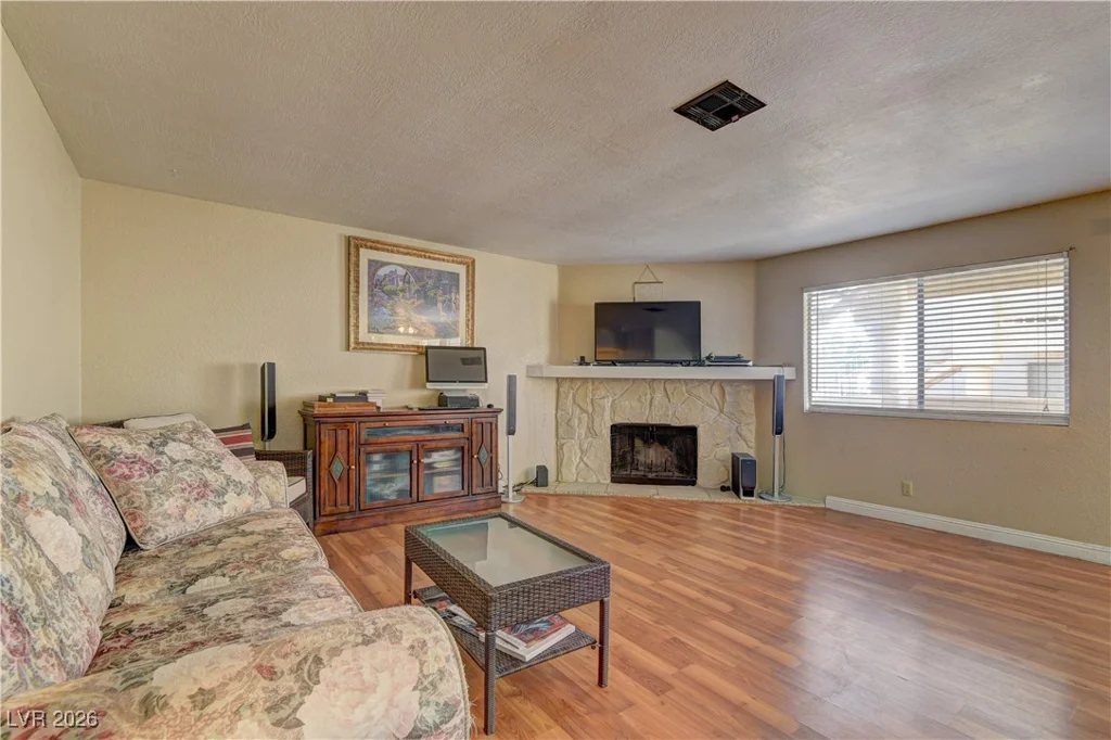 905 Rockview, Las Vegas, NV 89128