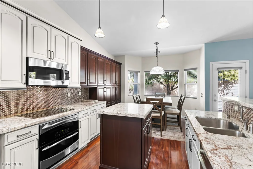 5822 Falling Stream, Las Vegas, NV 89131