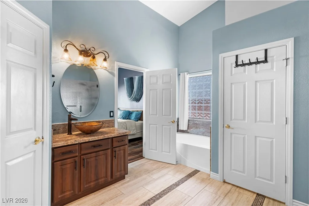 5822 Falling Stream, Las Vegas, NV 89131