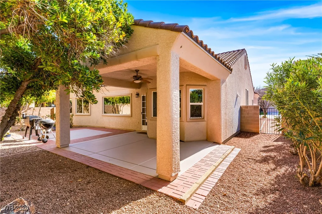 5822 Falling Stream, Las Vegas, NV 89131