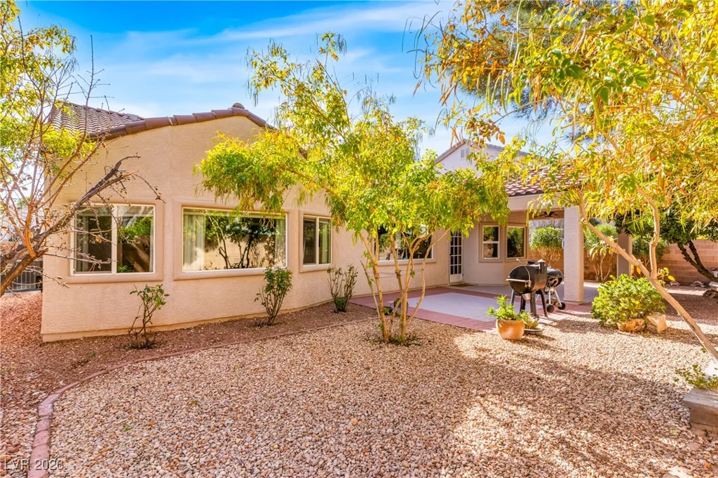 5822 Falling Stream, Las Vegas, NV 89131