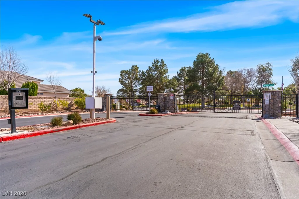 5822 Falling Stream, Las Vegas, NV 89131