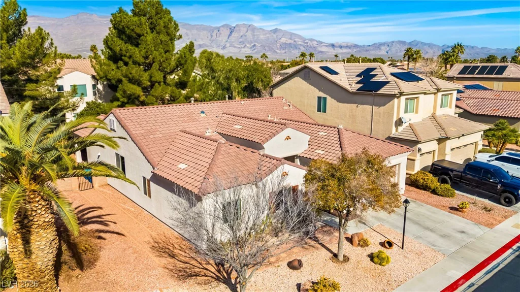 5822 Falling Stream, Las Vegas, NV 89131