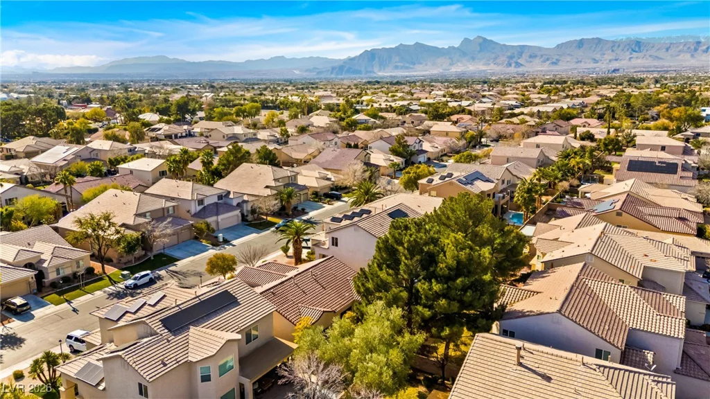 5822 Falling Stream, Las Vegas, NV 89131