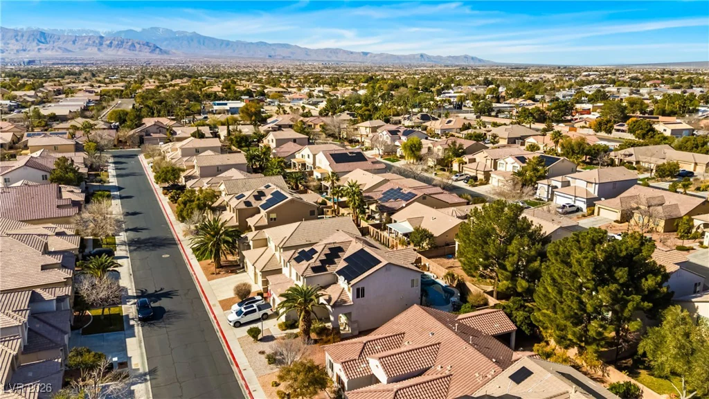 5822 Falling Stream, Las Vegas, NV 89131