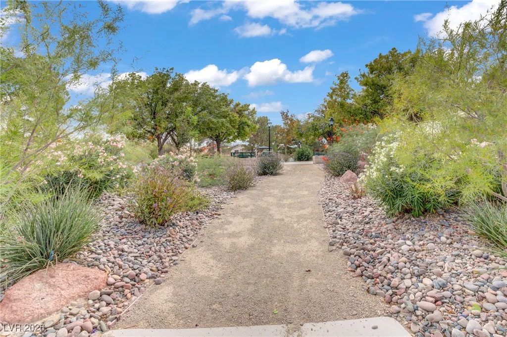 5822 Falling Stream, Las Vegas, NV 89131