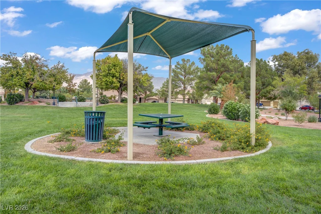 5822 Falling Stream, Las Vegas, NV 89131
