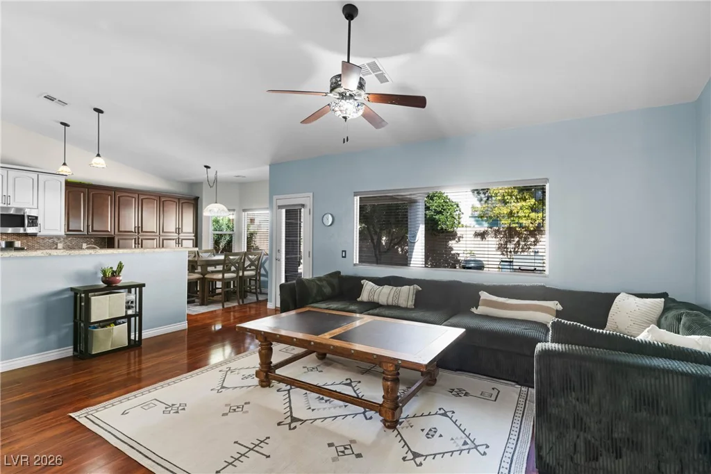 5822 Falling Stream, Las Vegas, NV 89131