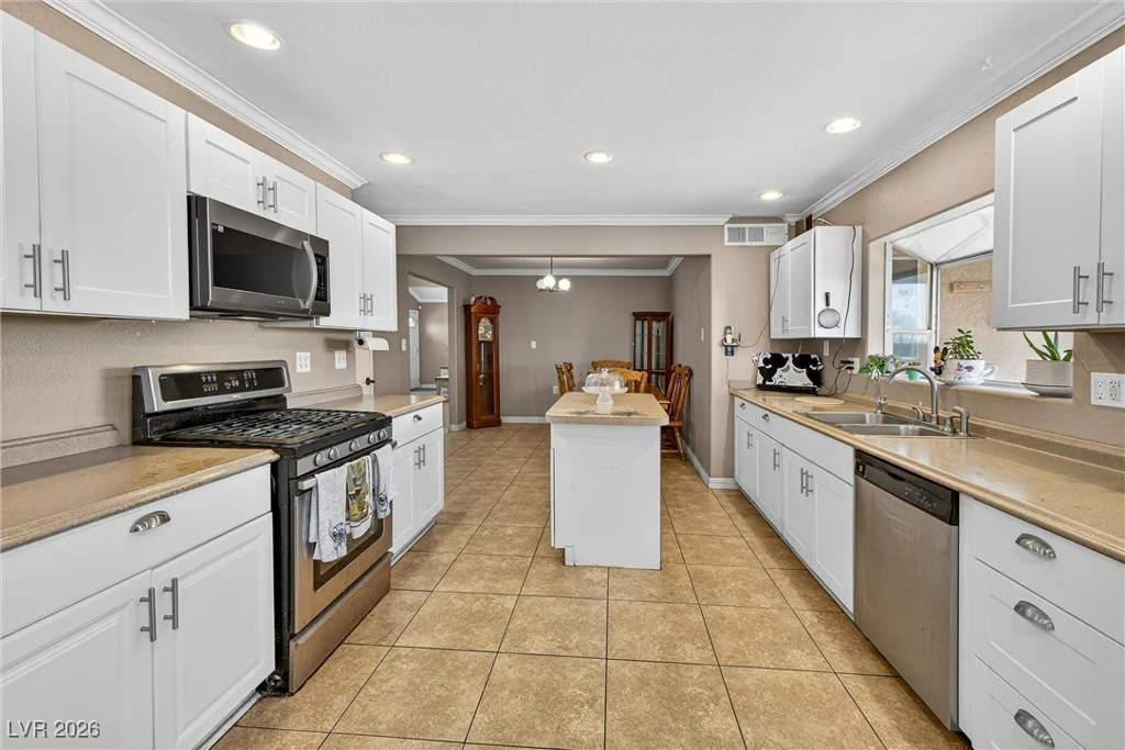 3828 Vista Largo, Las Vegas, NV 89121