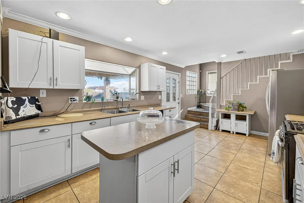 3828 Vista Largo, Las Vegas, NV 89121